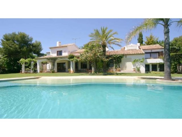 Villa for sale in Benamara, Marbella