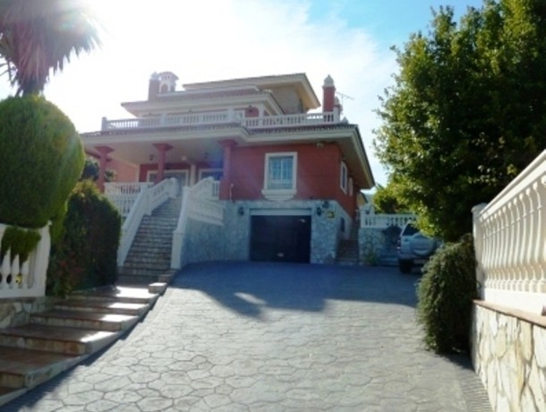 Villa for sale in Alhaurín de la Torre, Marbella