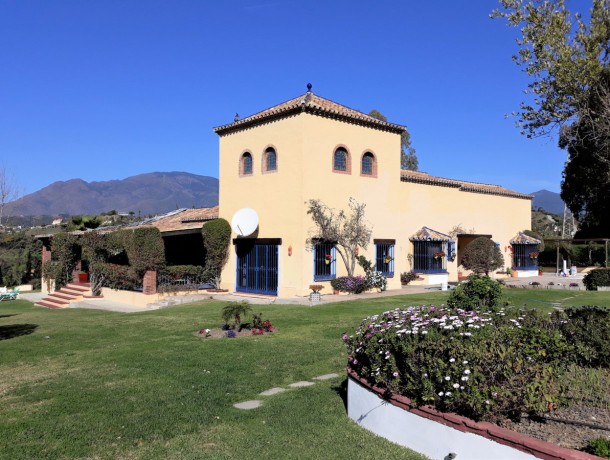Villa for sale in Estepona, Marbella