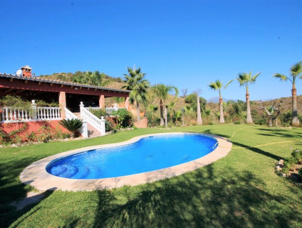Villa for sale in Monda, Marbella