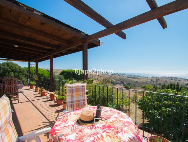 Villa for sale in Estepona, Marbella