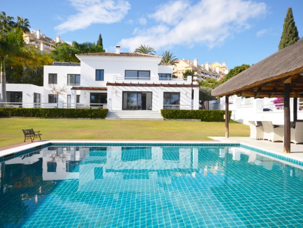 Villa for sale in Nueva Andalucía, Marbella