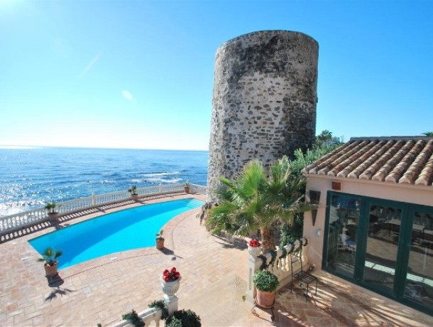Villa for sale in Calahonda, Marbella